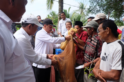 Nelayan Dusun Pirasai Mandah Dapatkan Bantuan Alat Tangkap Dari KKP